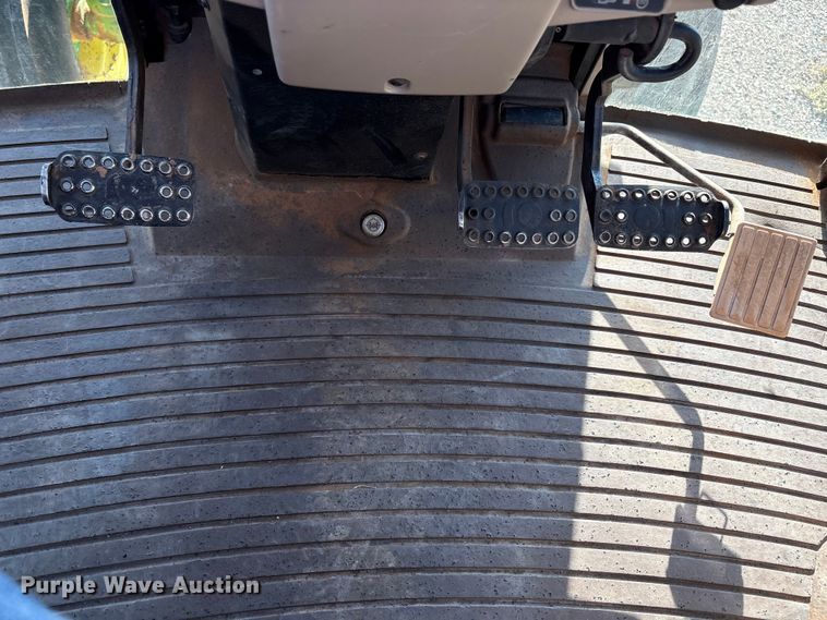 image for item EU4665 2005 John Deere 6415 tractor