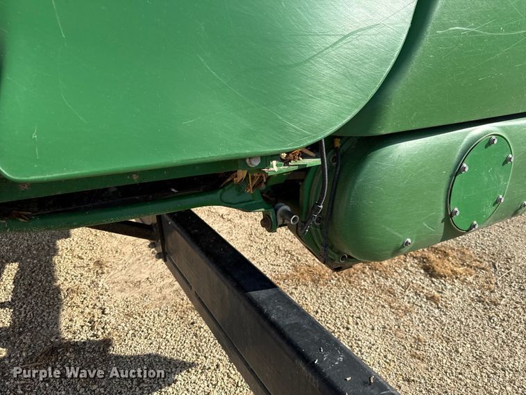 image for item EU5018 2017 John Deere 612C corn head