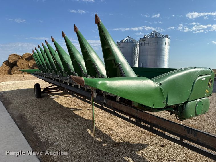 image for item EU5018 2017 John Deere 612C corn head