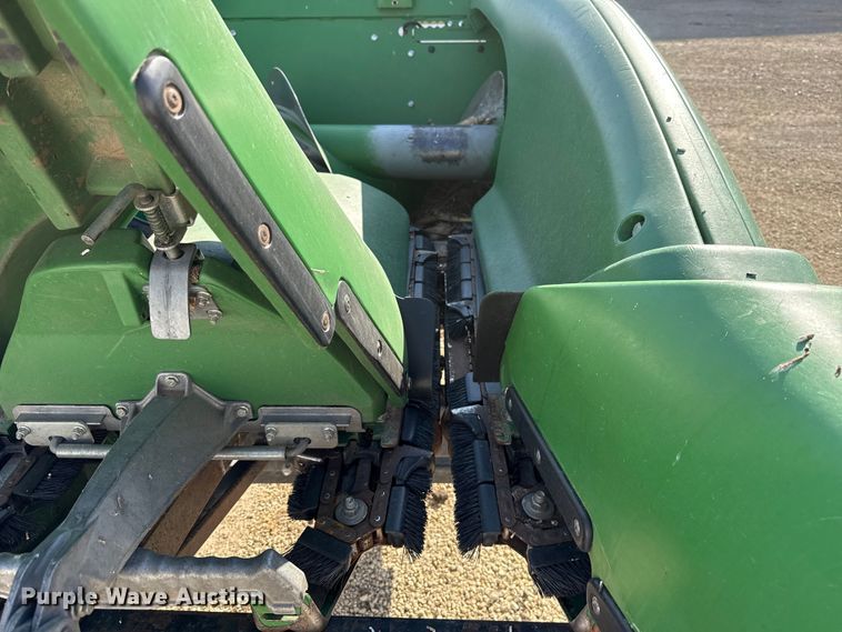 image for item EU5018 2017 John Deere 612C corn head