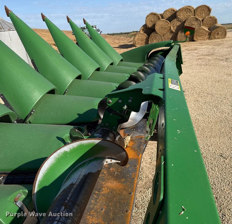 image for item EU5018 2017 John Deere 612C corn head