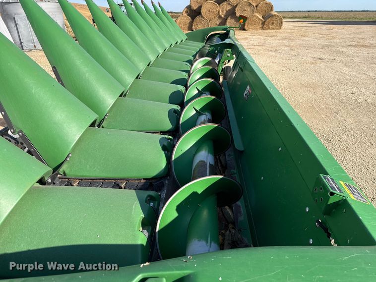 image for item EU5018 2017 John Deere 612C corn head
