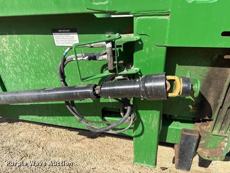 image for item EU5018 2017 John Deere 612C corn head