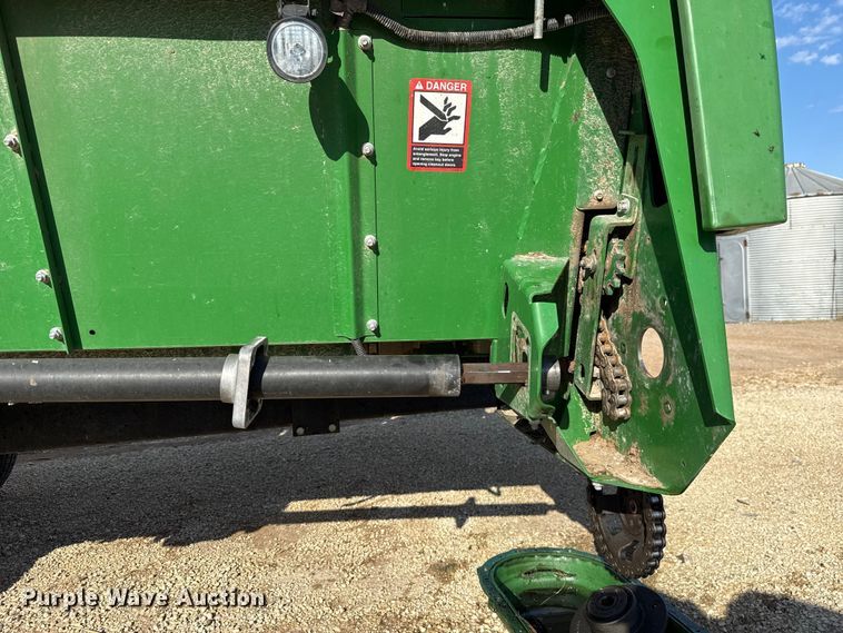 image for item EU5018 2017 John Deere 612C corn head