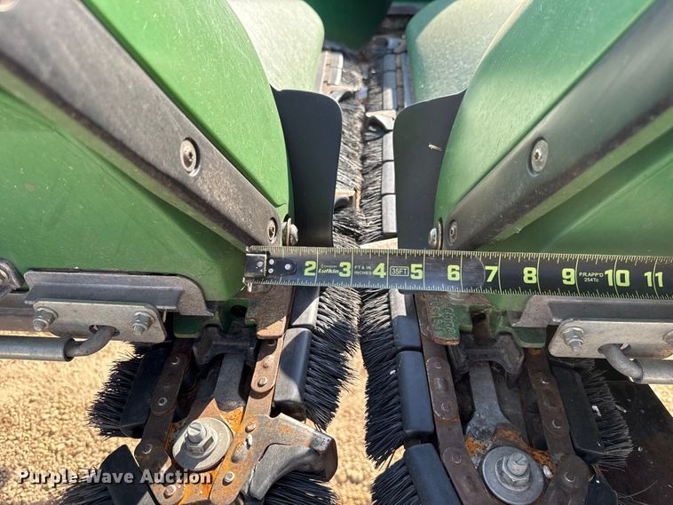 image for item EU5018 2017 John Deere 612C corn head