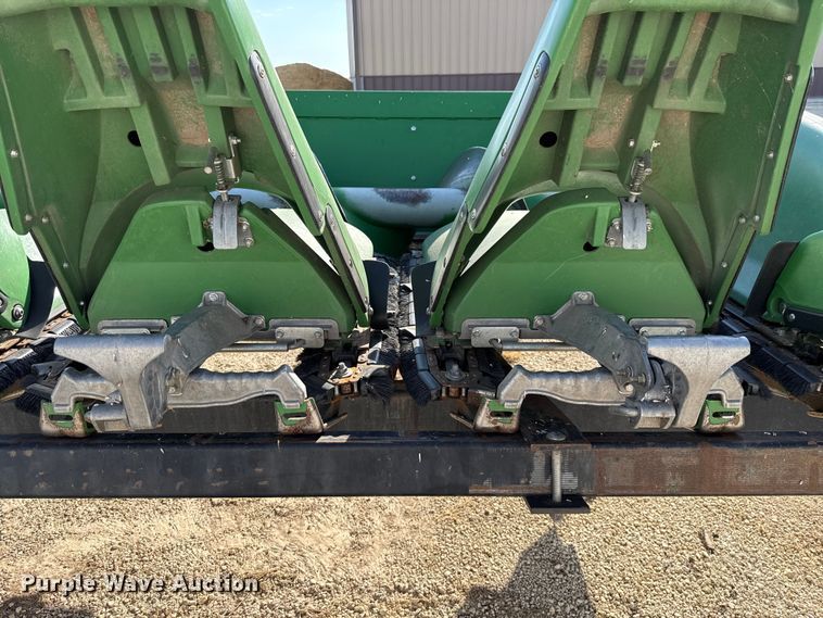 image for item EU5018 2017 John Deere 612C corn head