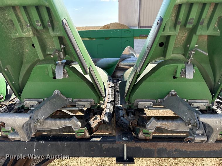image for item EU5018 2017 John Deere 612C corn head