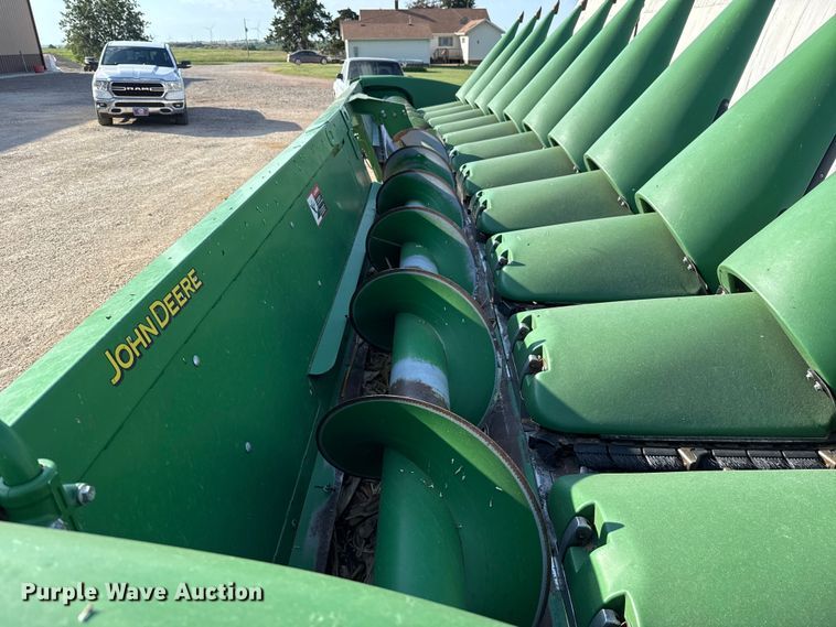 image for item EU5018 2017 John Deere 612C corn head
