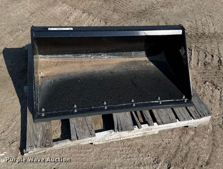 image for item EU6067 Kubota AP-CL142LC compact utility loader bucket