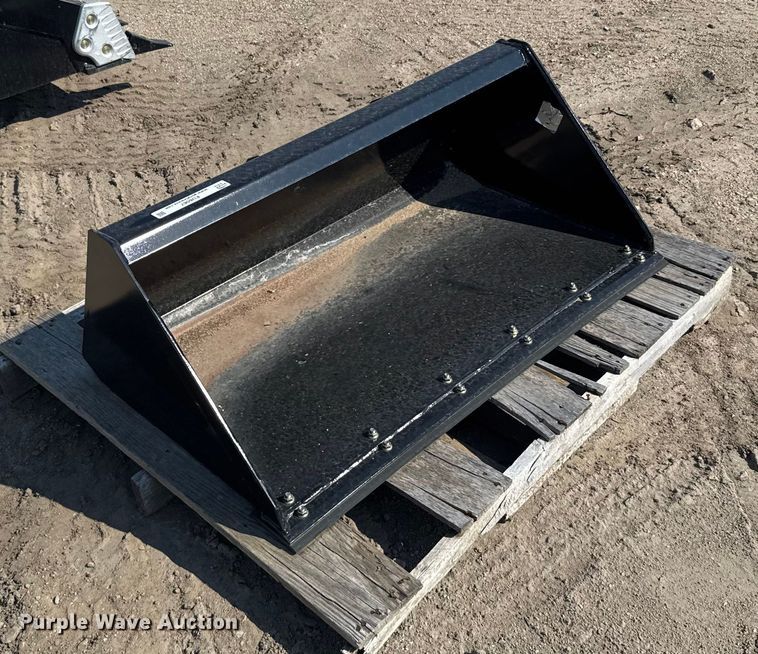 image for item EU6067 Kubota AP-CL142LC compact utility loader bucket