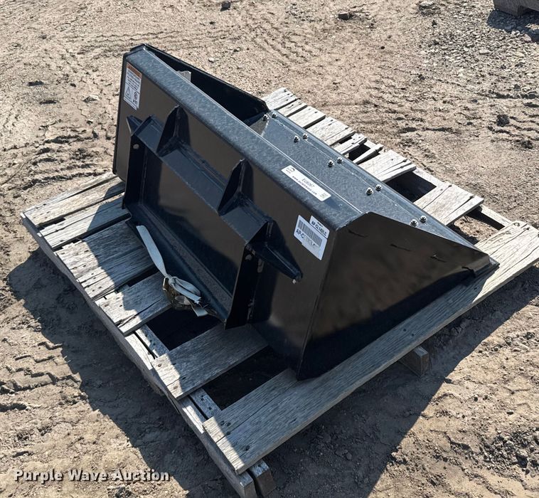 image for item EU6067 Kubota AP-CL142LC compact utility loader bucket