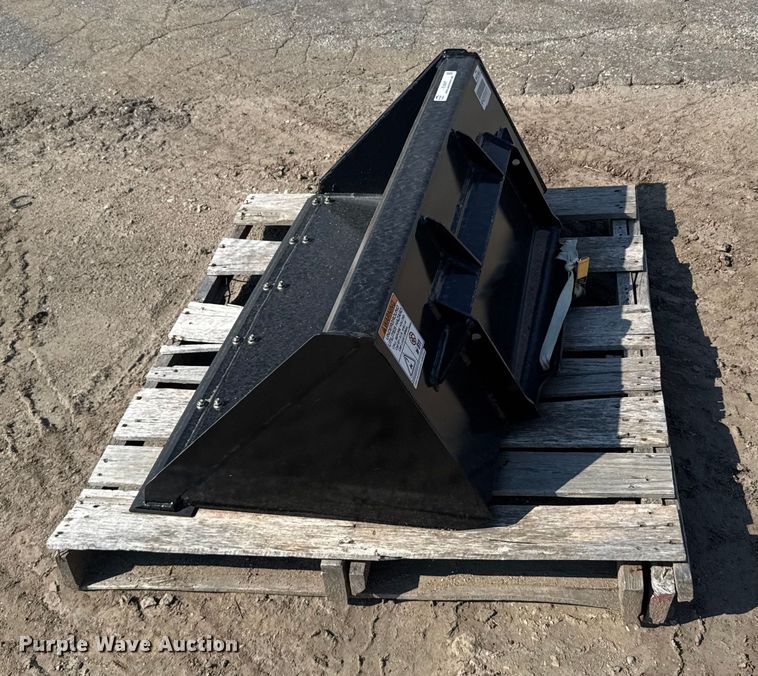 image for item EU6067 Kubota AP-CL142LC compact utility loader bucket