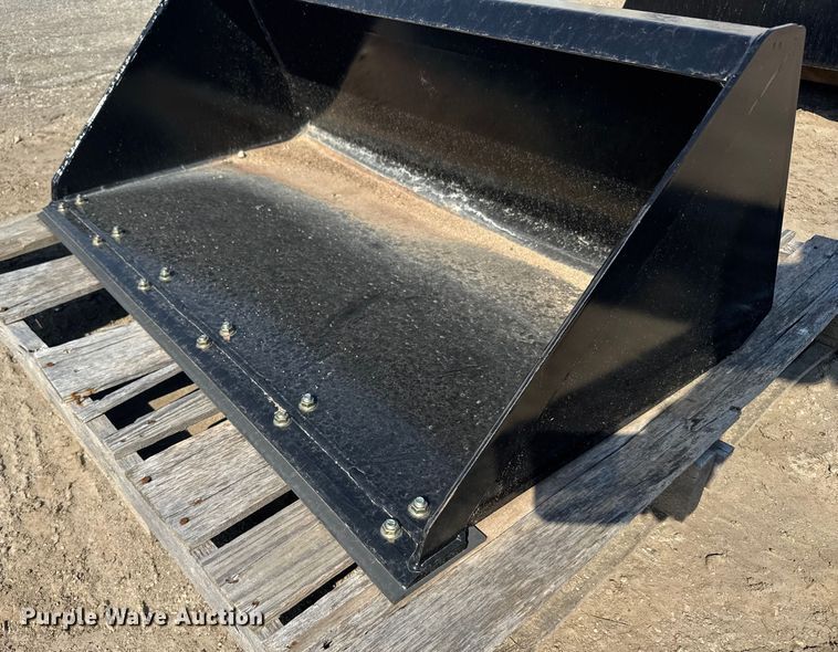 image for item EU6067 Kubota AP-CL142LC compact utility loader bucket