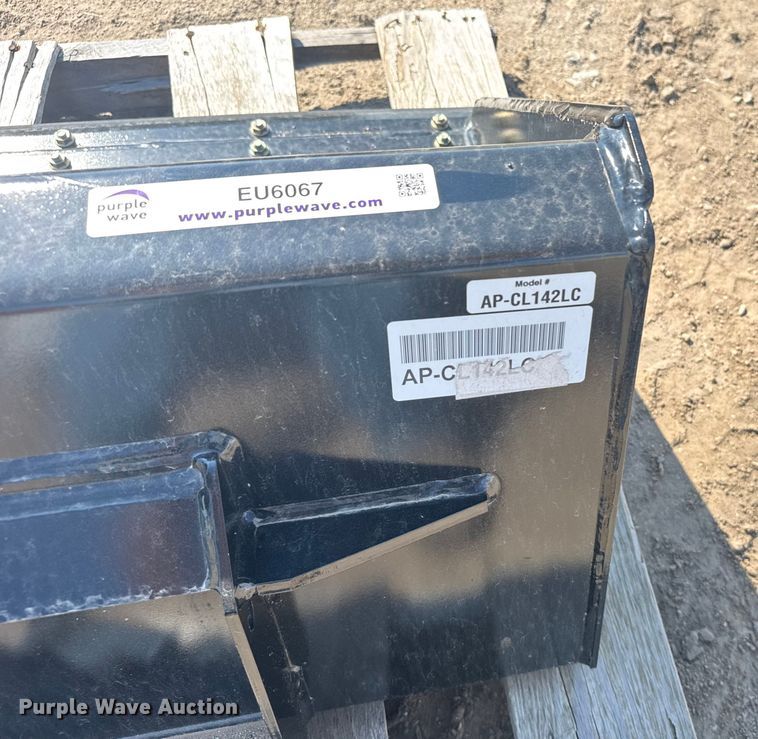 image for item EU6067 Kubota AP-CL142LC compact utility loader bucket