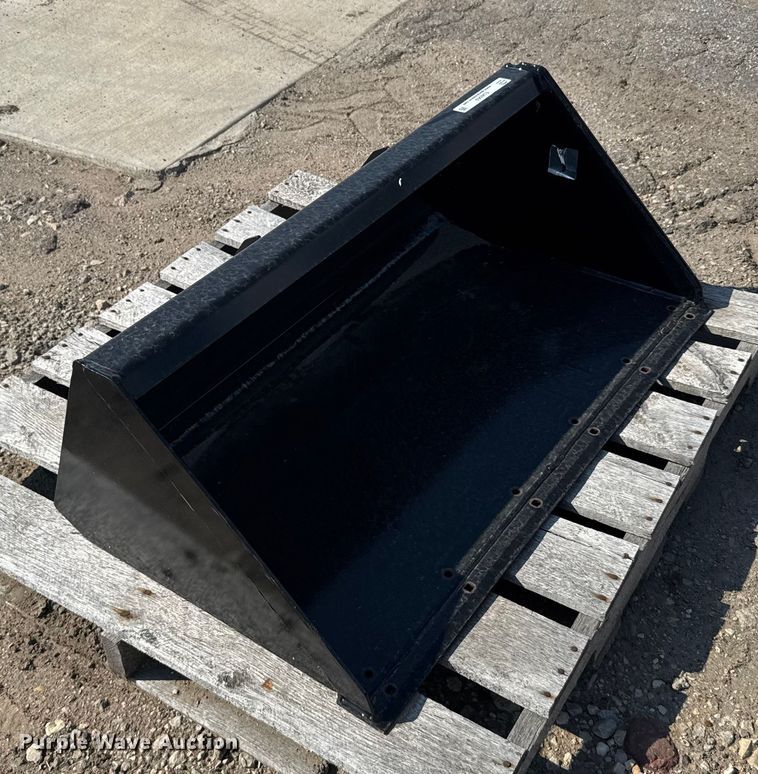 image for item EU6069 Kubota AP-CL142LC compact utility loader bucket