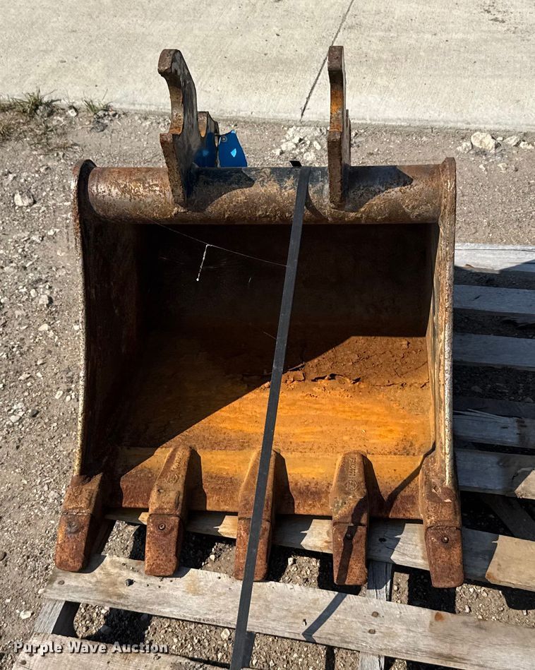 image for item EU6070 backhoe bucket