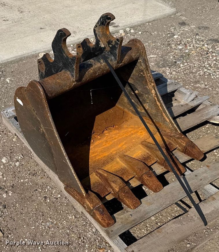 image for item EU6070 backhoe bucket