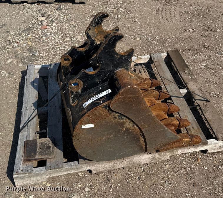 image for item EU6070 backhoe bucket