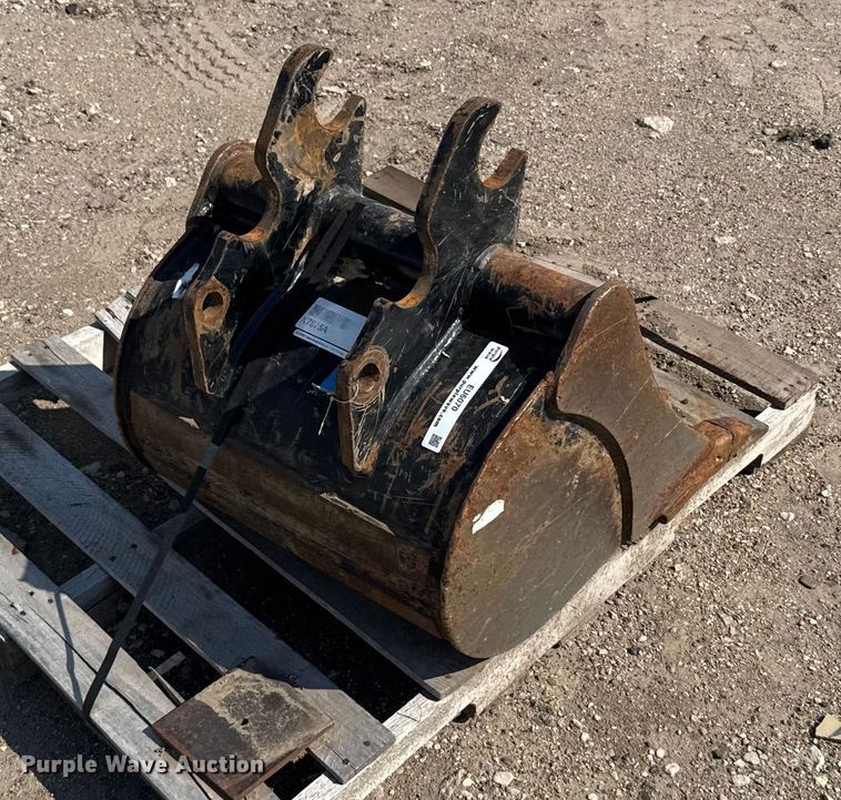image for item EU6070 backhoe bucket