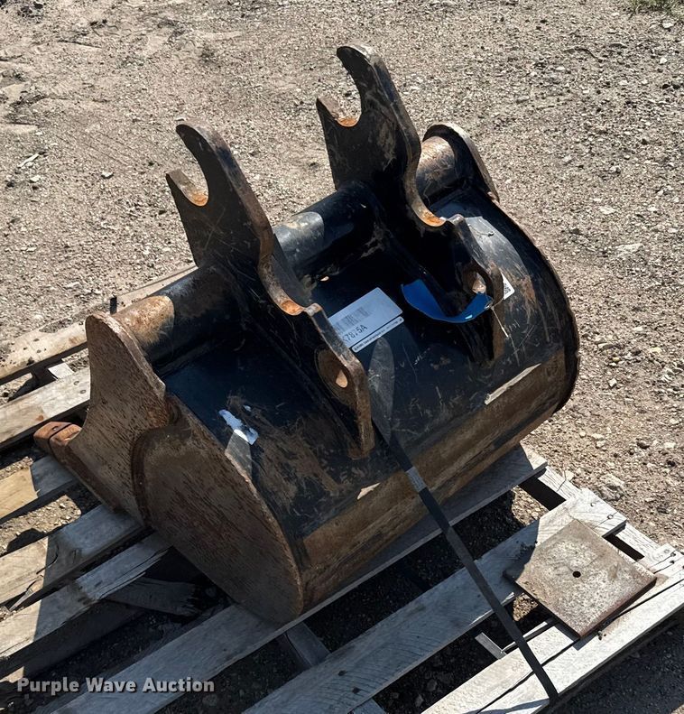 image for item EU6070 backhoe bucket