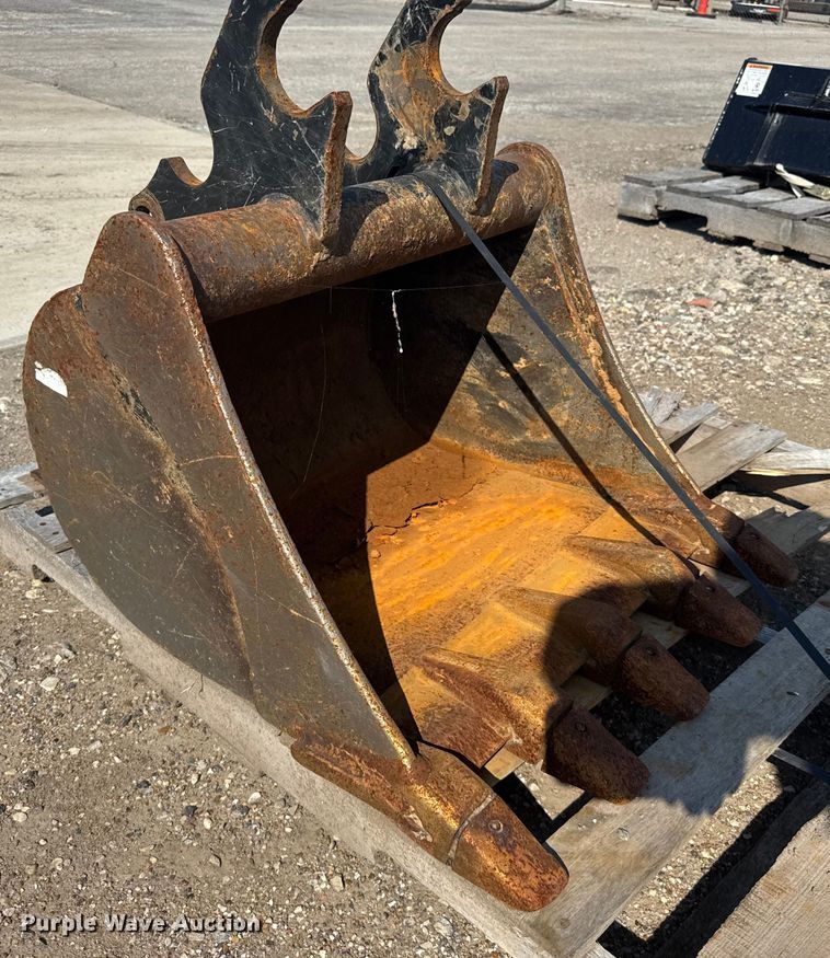 image for item EU6070 backhoe bucket