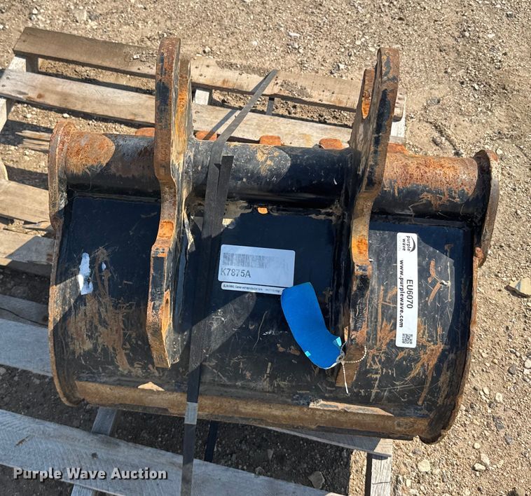 image for item EU6070 backhoe bucket