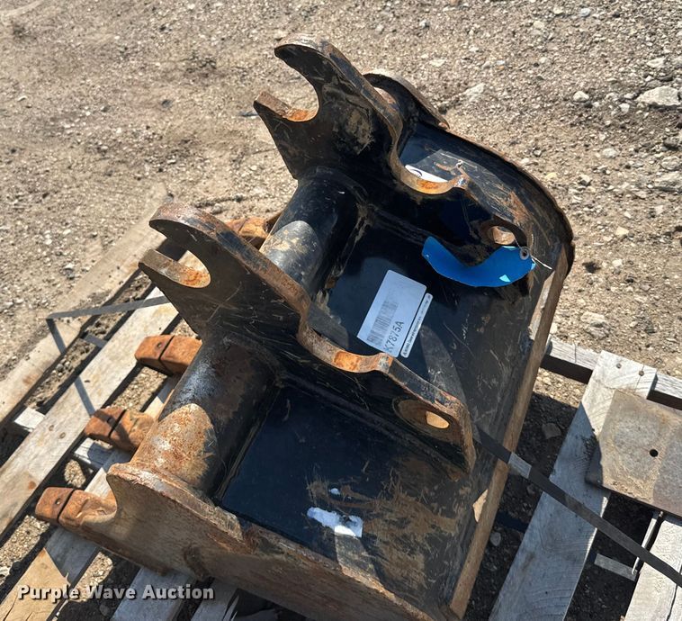 image for item EU6070 backhoe bucket