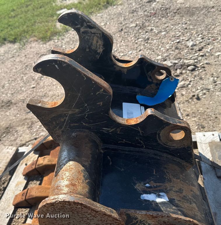 image for item EU6070 backhoe bucket