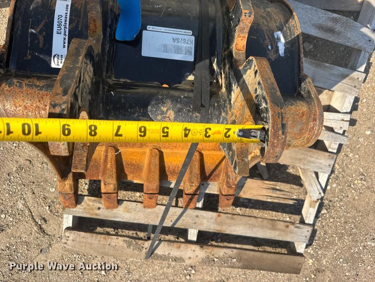 image for item EU6070 backhoe bucket