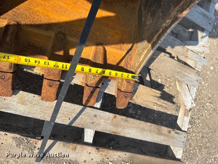 image for item EU6070 backhoe bucket