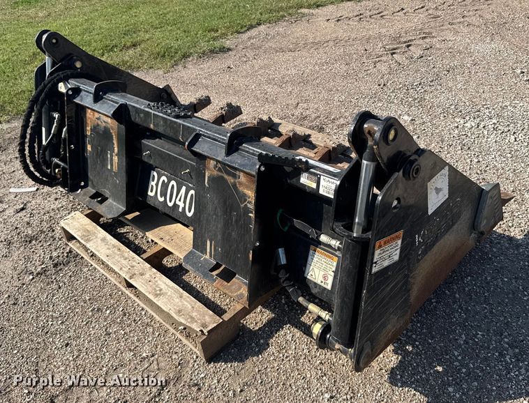 image for item EU6077 Kubota CB3574 skid steer four-in-one bucket