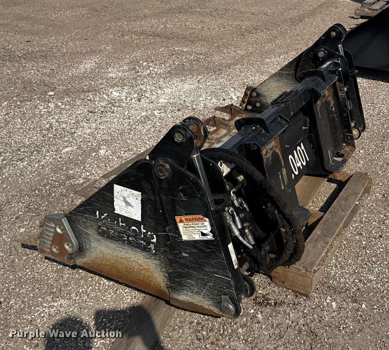 image for item EU6077 Kubota CB3574 skid steer four-in-one bucket