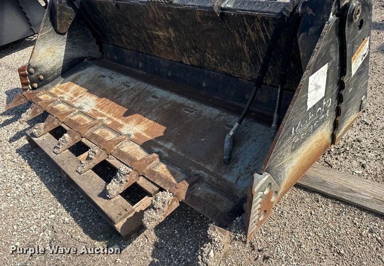 image for item EU6077 Kubota CB3574 skid steer four-in-one bucket