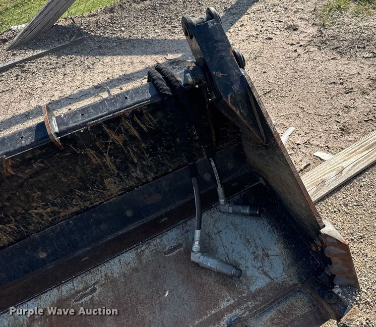 image for item EU6077 Kubota CB3574 skid steer four-in-one bucket