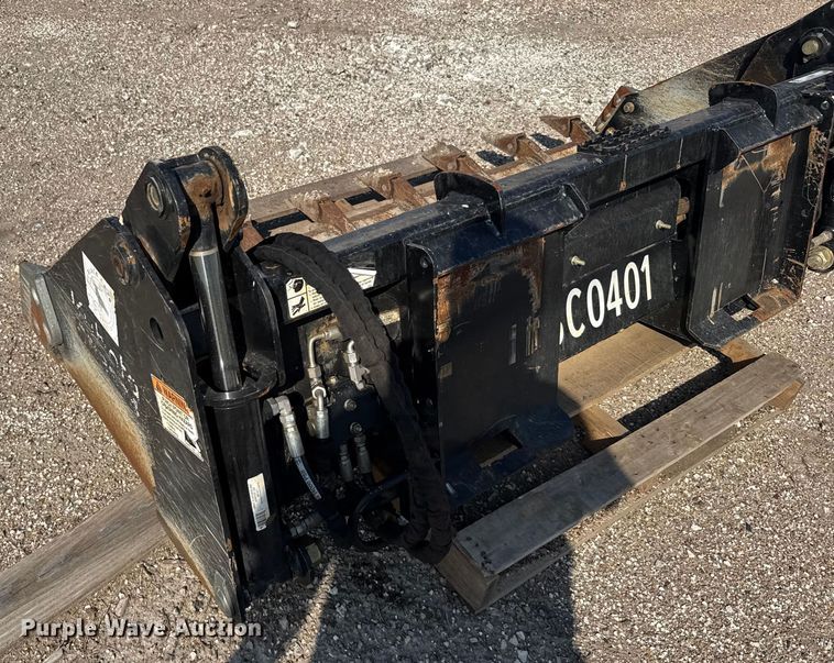 image for item EU6077 Kubota CB3574 skid steer four-in-one bucket