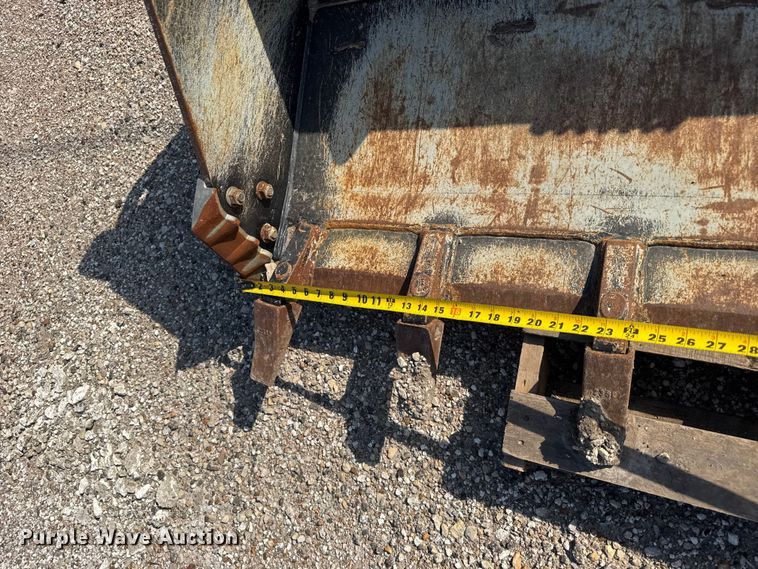 image for item EU6077 Kubota CB3574 skid steer four-in-one bucket