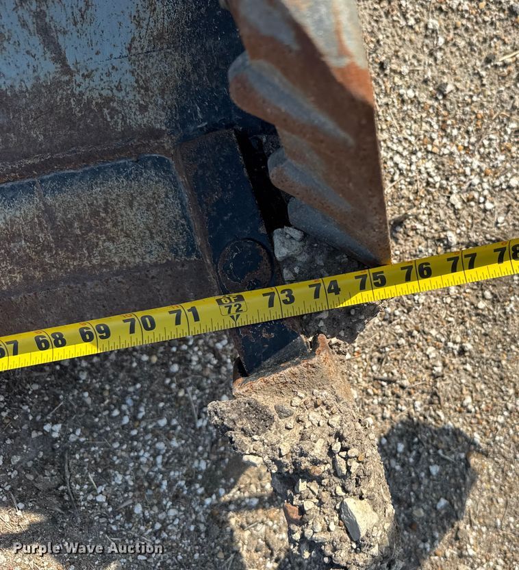 image for item EU6077 Kubota CB3574 skid steer four-in-one bucket