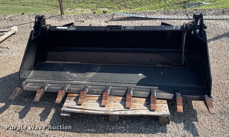 image for item EU6078 Land Pride CB2580 skid steer four-in-one bucket