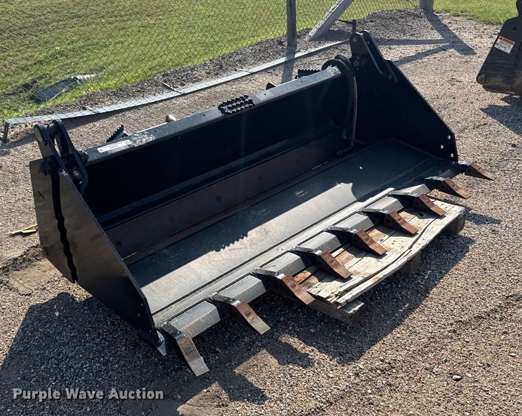 image for item EU6078 Land Pride CB2580 skid steer four-in-one bucket