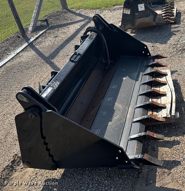 image for item EU6078 Land Pride CB2580 skid steer four-in-one bucket