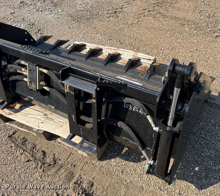 image for item EU6078 Land Pride CB2580 skid steer four-in-one bucket