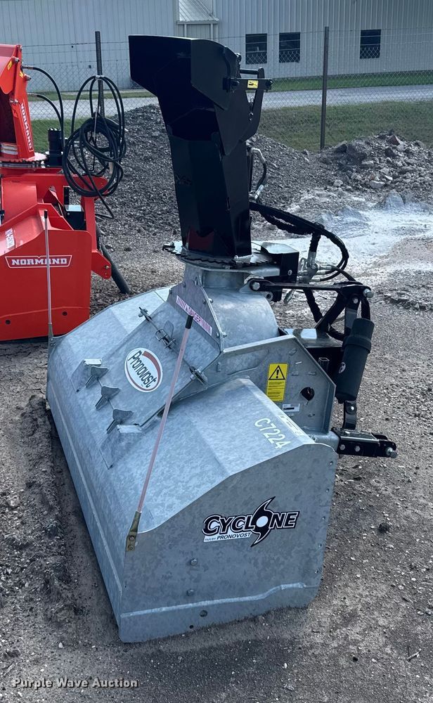 image for item EU6082 Pronovost C7224 snowblower