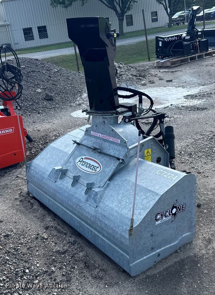 image for item EU6082 Pronovost C7224 snowblower