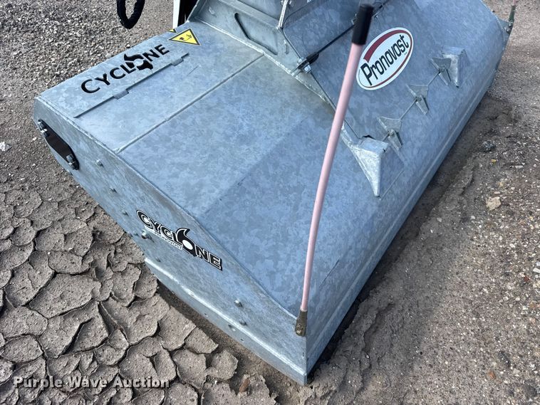 image for item EU6082 Pronovost C7224 snowblower