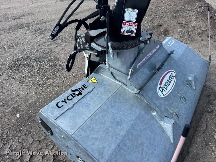 image for item EU6082 Pronovost C7224 snowblower