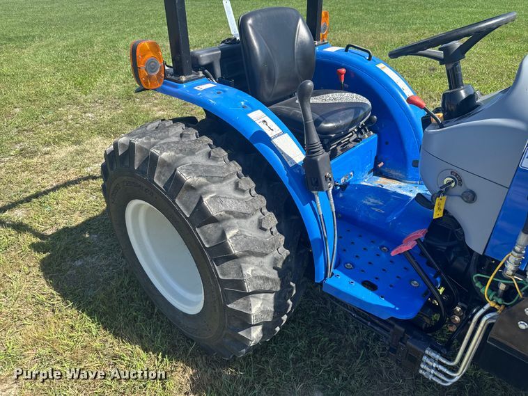 image for item EV1952 2017 New Holland Workmaster 35 MFWD tractor