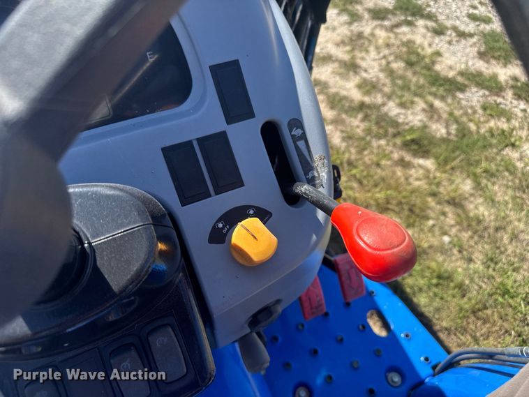 image for item EV1952 2017 New Holland Workmaster 35 MFWD tractor