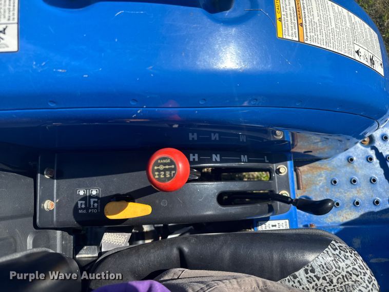 image for item EV1952 2017 New Holland Workmaster 35 MFWD tractor