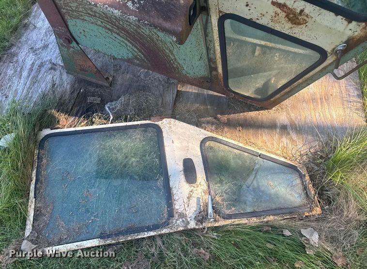 image for item EV1955 John Deere tractor cab