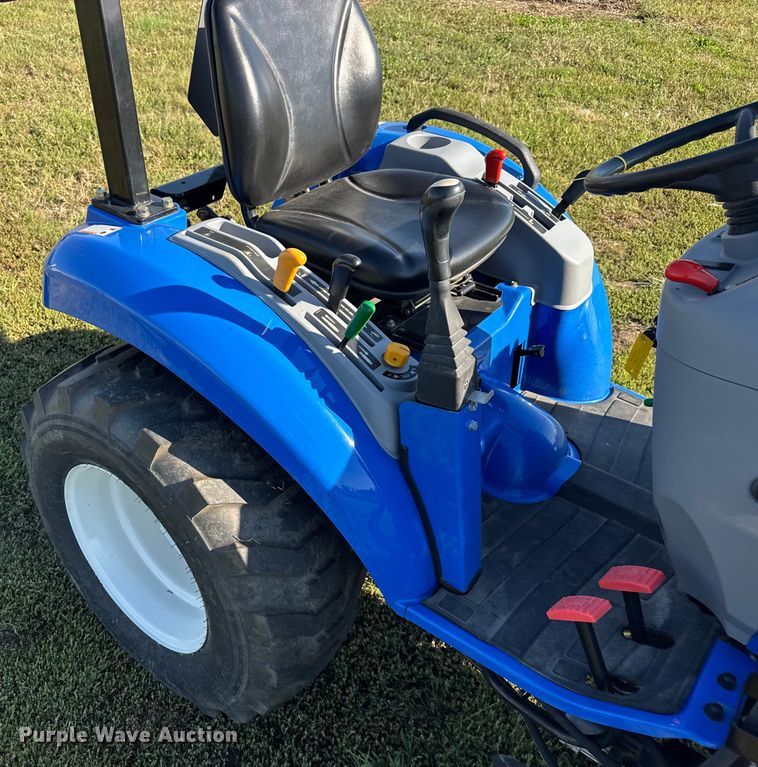 image for item EV1956 2016 New Holland Boomer 24 MFWD tractor